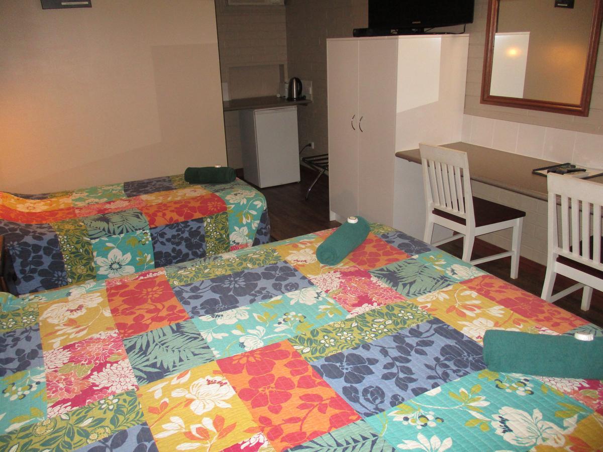 Barcaldine Country Motor Inn Exterior photo