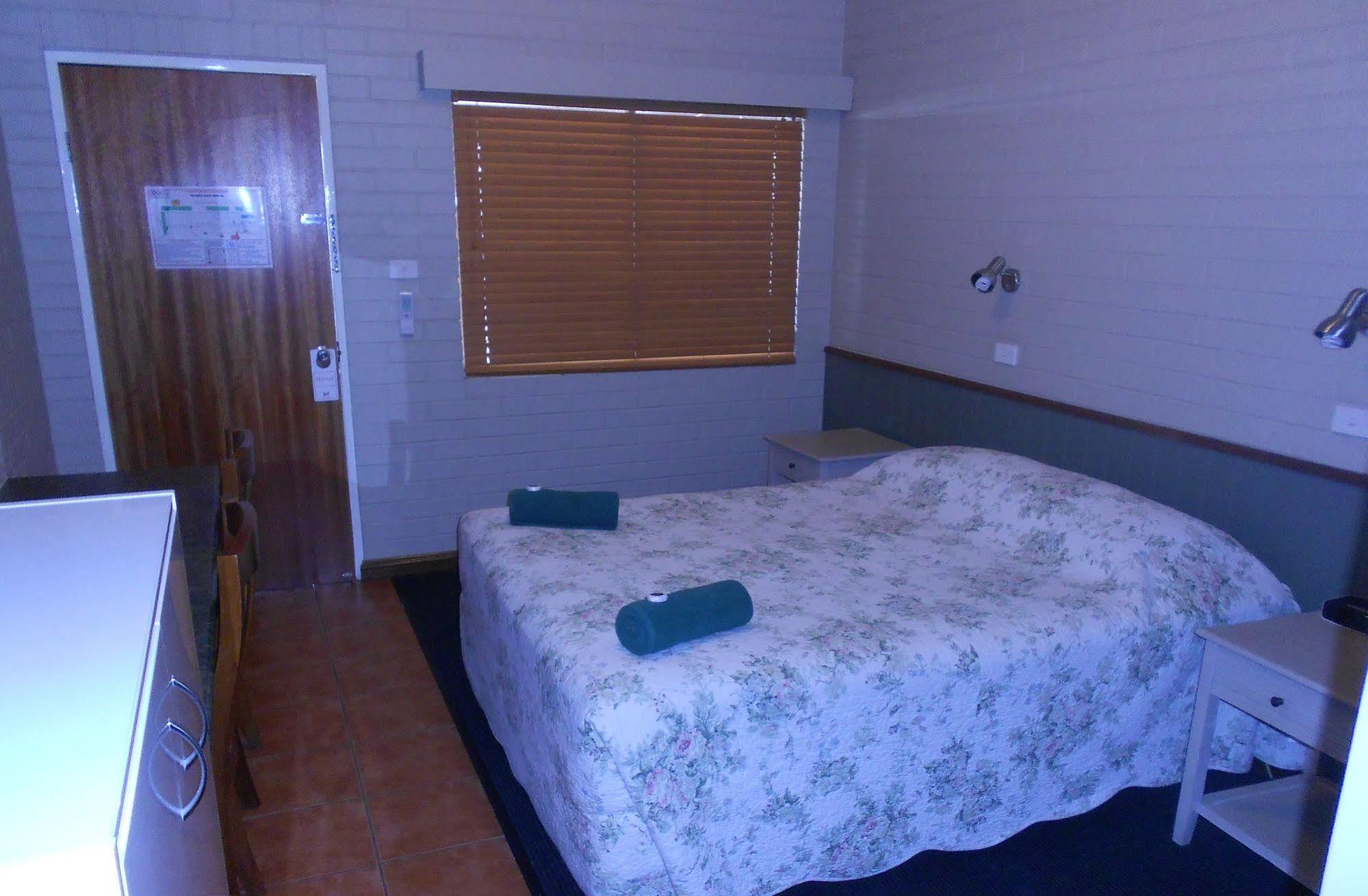 Barcaldine Country Motor Inn Exterior photo